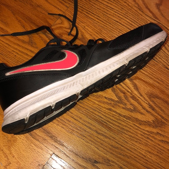 SIZE 12 NIKE DOWNSHIFTER 8’s BLACK AND PINK USED - Picture 7 of 7